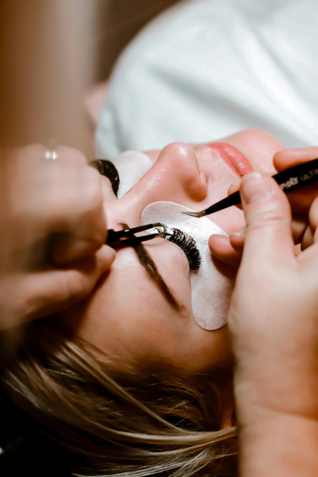 Wimperbehandeling in een lashsalon