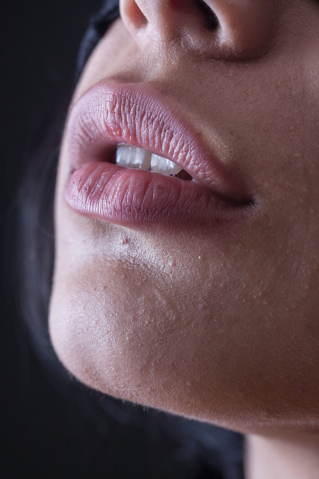 Close-up van natuurlijk verzorgde lippen