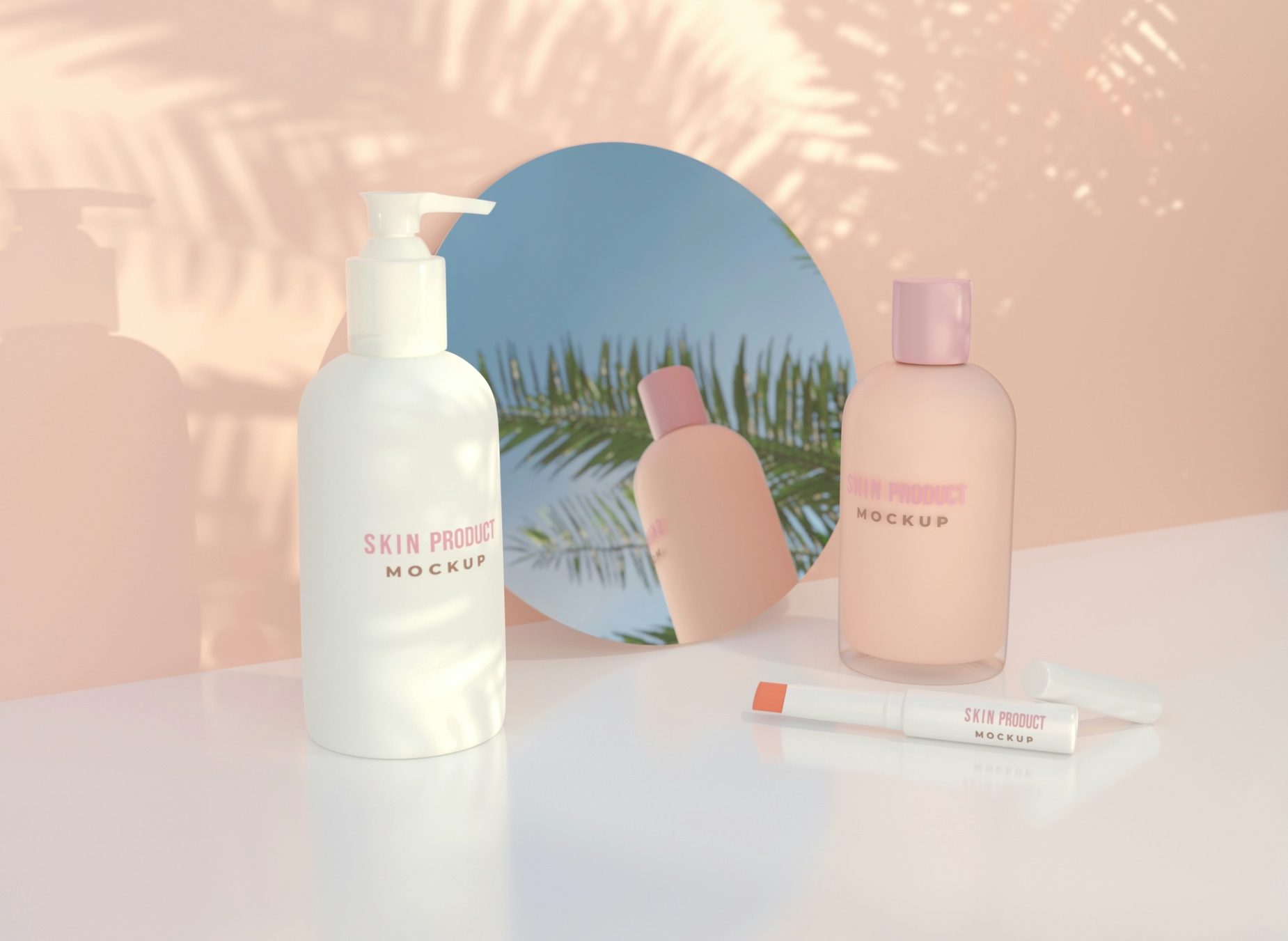 Zomerse skincare producten in reisformaat op een tafel met palmschaduw en een spiegel
